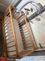 Babybed, Kinderen en Baby's, Kinderkamer | Bedden, Ophalen, Zo goed als nieuw, Matras