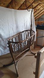 Rotan wieg met bijhorend linnen, Kinderen en Baby's, Babywiegjes en Ledikanten, Ophalen, Gebruikt, Wieg