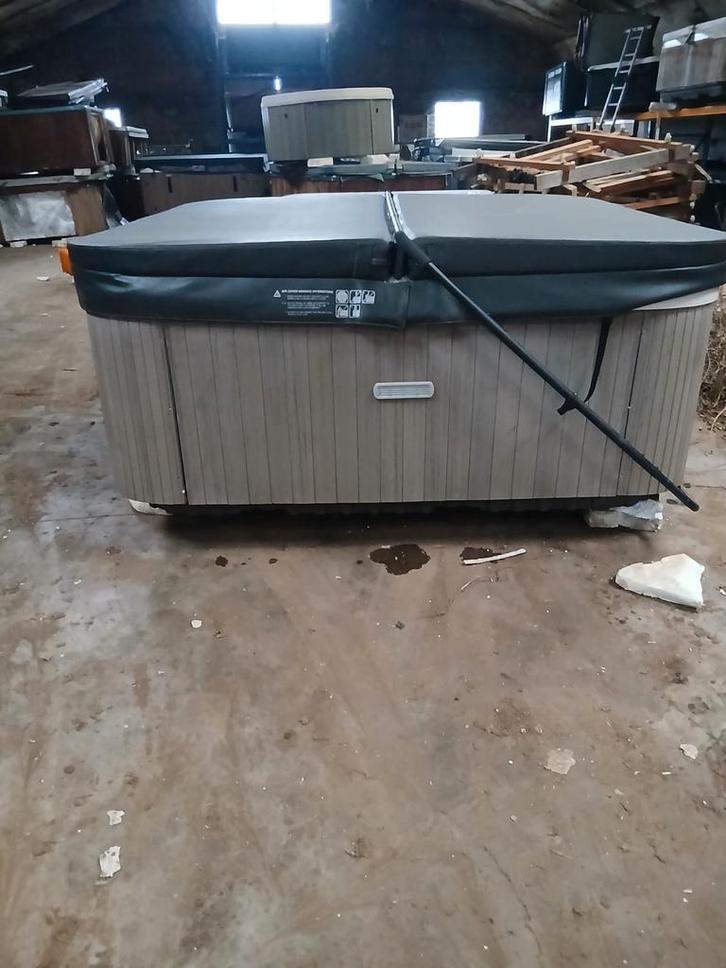 Jacuzzi gratis geleverd geplaatst, Jardin & Terrasse, Accessoires de piscine, Enlèvement ou Envoi