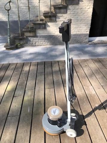 Floorboy XL-300 boenmachine + accessoires beschikbaar voor biedingen