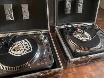 2 x kool sound platenspelers met road ready case beschikbaar voor biedingen