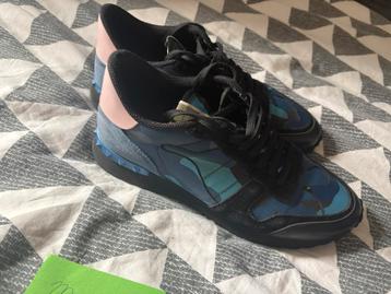 Valentino caravani sneakers maat 39 beschikbaar voor biedingen