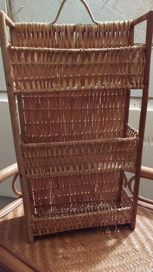 Petite étagère vinatge en rotin à suspendre, Antiek en Kunst, Curiosa en Brocante, Ophalen of Verzenden