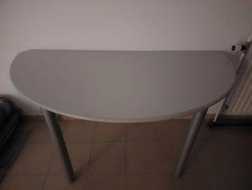 Table bureau demi-lune très bon état  beschikbaar voor biedingen