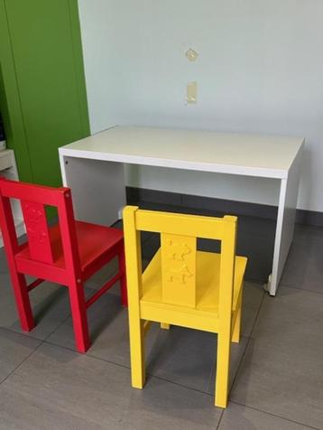 kindertafel beschikbaar voor biedingen