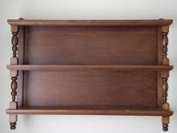 Houten rek beschikbaar voor biedingen