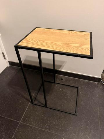 Slim Line bijzettafel beschikbaar voor biedingen