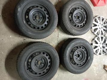 Jantes tôle 15'' - pneus hiver - Toyota Auris II beschikbaar voor biedingen