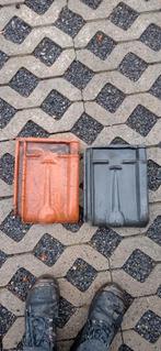 Dakpannen kruis pannen 300 rood en 350 zwart, Ophalen, Zo goed als nieuw