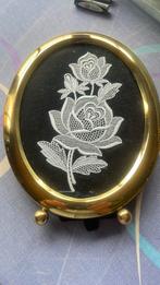 Kader met kantwerk bloemen. Kan staan en hangen., Antiek en Kunst, Ophalen of Verzenden