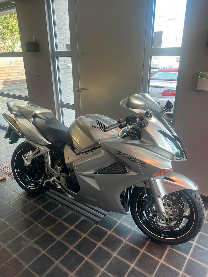 Honda VFR 800 in showroomstaat !!, Motoren, Motoren | Honda, Bedrijf, Sport, meer dan 35 kW, Ophalen