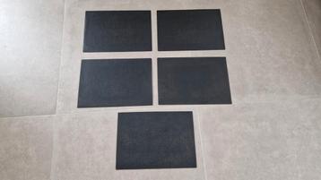 5 placemats beschikbaar voor biedingen