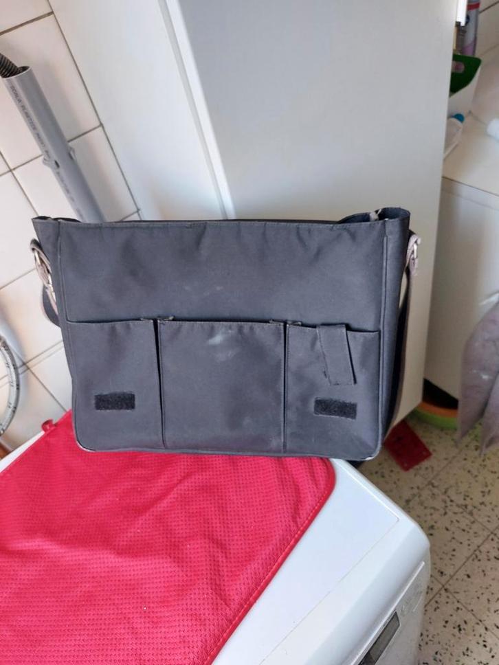 A VENDRE MALLETTE EN BANDOULIÈRE  NOIRE, Diversen, Overige Diversen, Zo goed als nieuw, Ophalen