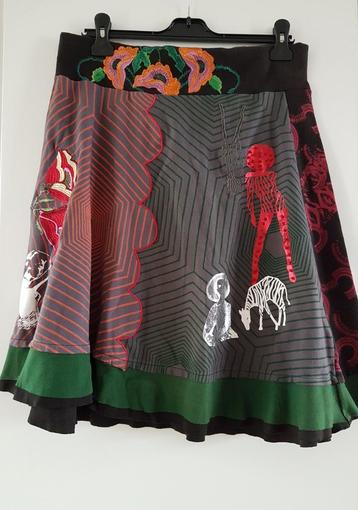 DESIGUAL - Jolie jupe noire + dessins - T.XL beschikbaar voor biedingen
