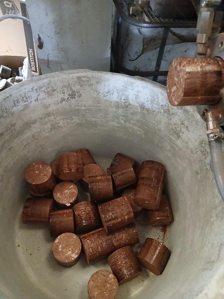 Tekoop hard geperste Briketten, Tuin en Terras, Brandhout, Ophalen of Verzenden