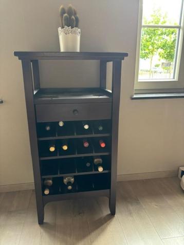 Houten Wijnkast voor 16 flessen met extra lade beschikbaar voor biedingen