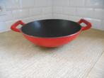 Wok en fonte émaillé rouge (cocotte en fonte) K, Maison & Meubles, Enlèvement ou Envoi, Fonte, Wok