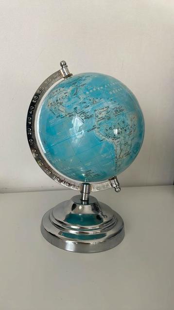 Wereldbol decoratie beschikbaar voor biedingen