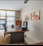 Bureau in mahoniehout, lage kast op wieltjes en 2 deurskast, Huis en Inrichting, Bureaus, Ophalen, Zo goed als nieuw, Bureau