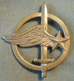 FRANCE / INSIGNE DE BERET DES COMMANDOS DE L AIR., Verzenden, Luchtmacht, Embleem of Badge