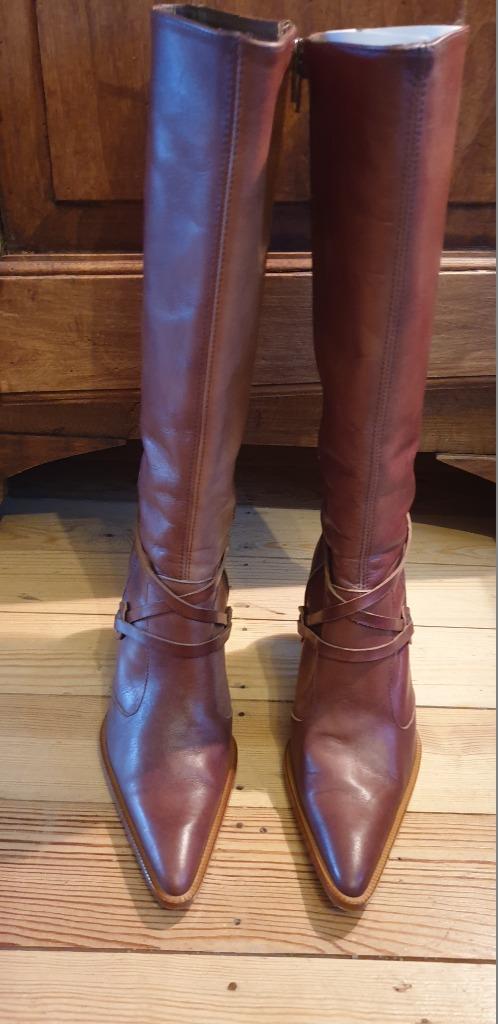 Bottes cuir Zara - Pointure 37, Vêtements | Femmes, Chaussures, Comme neuf, Bottes hautes, Brun, Enlèvement ou Envoi