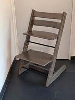 Stokke Tripp Trapp kinderstoel NIEUW MODEL in hazy grey, Ophalen, Zo goed als nieuw, Meegroeistoel, Aanschuifbaar