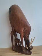 Belle sculpture africaine du XXème siècle représentant une a, Enlèvement ou Envoi, Comme neuf