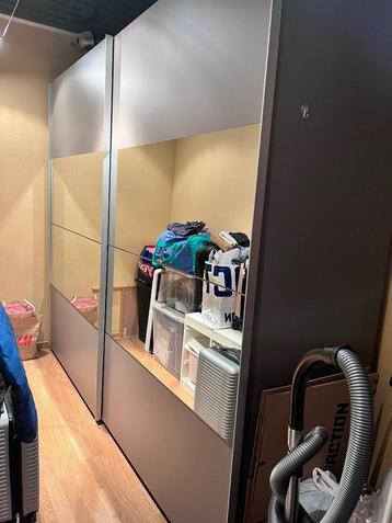 Kleren kast beschikbaar voor biedingen