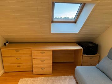 slaapkamer en bureau zonder bed beschikbaar voor biedingen