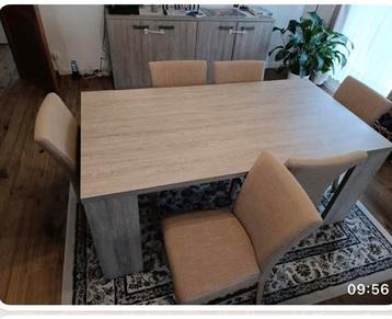 Tafel met 6 stoelen beschikbaar voor biedingen