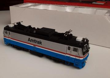 Amtrak E - loc, HO, gelijkstroom, analoog. 