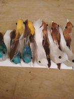 Oude vogeltjes met veertjes op stokje, Verzenden, Gebruikt