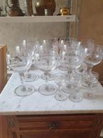 11 wijnglazen geblazen geguillocheerd glas + 3 likeurglazen, Ophalen