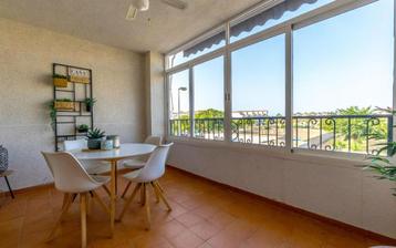 Verzorgd vakantie appartement in Punta Prima beschikbaar voor biedingen