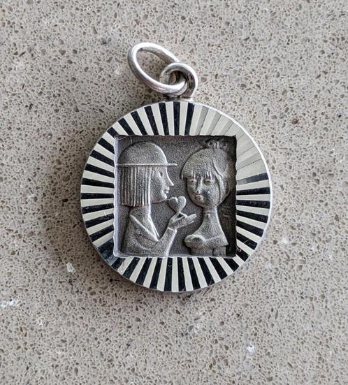 Medaillon, hanger van ‘Les Amoureux de Peynet’, zilver, Antiek en Kunst, Antiek | Zilver en Goud, Zilver, Ophalen of Verzenden