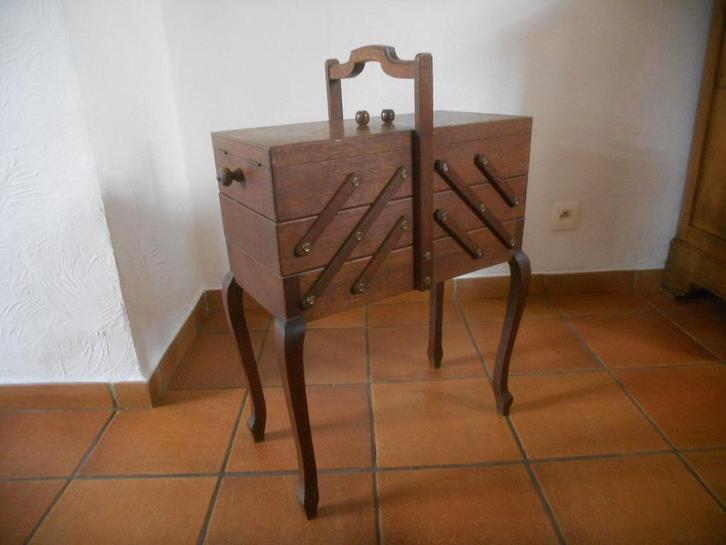 Boîte à coudre - cousette (machine à coudre). 0000, Hobby & Loisirs créatifs, Machines à coudre & Accessoires, Machine à coudre
