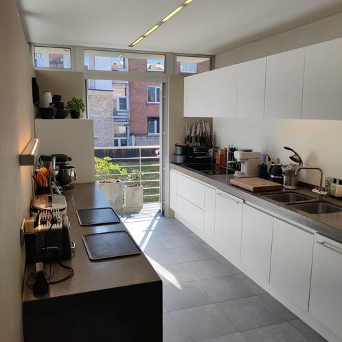 Tijdloze witte laminaatkeuken, Huis en Inrichting, Keuken | Complete keukens, Gebruikt, Dubbelwandige keuken, Wit, Graniet of Steen