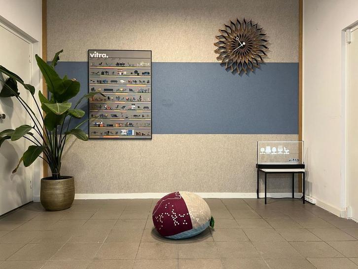 Vitra | Hella Jongerius | Bovist Poef | 1x, Huis en Inrichting, Zetels | Voetbanken en poefs, Gebruikt, 50 tot 75 cm, 50 tot 75 cm