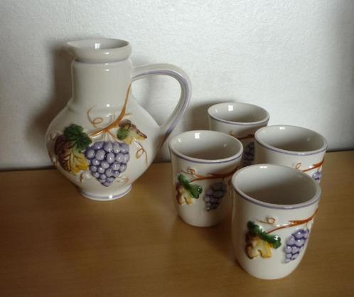 Set porseleinen kruik met 4 bekers druiventros druivenrank, Verzamelen, Porselein, Kristal en Bestek, Ophalen of Verzenden