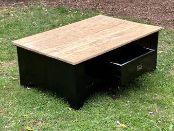 houten salontafel zwart gelakt beschikbaar voor biedingen