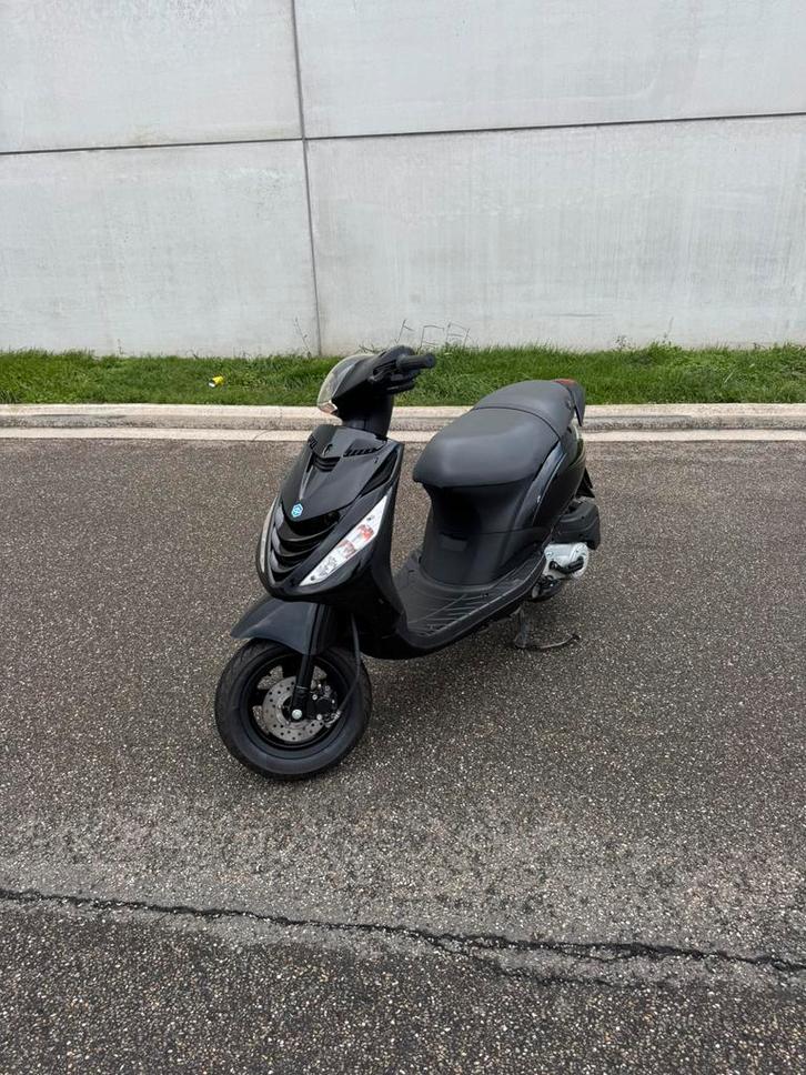 Piaggio zip 4t A klasse, Fietsen en Brommers, Scooters | Piaggio, Zip, Benzine, Ophalen
