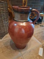 Oude waterkan in aardewerk, Ophalen