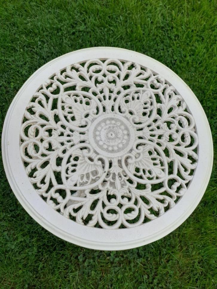 Sokkeltafel, wit gepatineerde gietijzeren tafel, Huis en Inrichting, Woonaccessoires | Overige, Nieuw, Ophalen