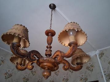 Vintage prachtige houten kroonluchter met 4 lichtpunten beschikbaar voor biedingen