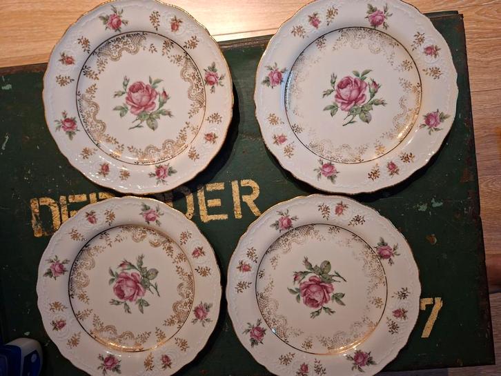 4 PRACHTIGE PORSELEINEN BORDEN UIT BAVARIA, Antiek en Kunst, Antiek | Servies compleet, Ophalen