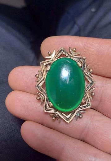 Mooie broche beschikbaar voor biedingen