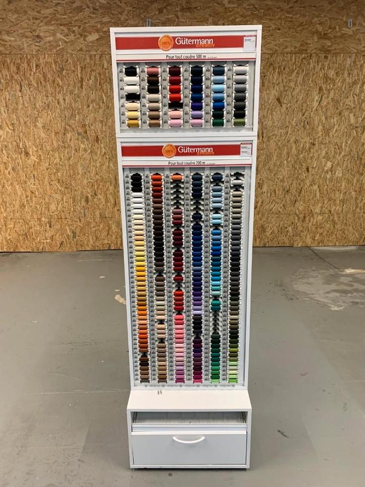 Meuble display présentoir avec bobines de fil, Hobby en Vrije tijd, Naaien en Fournituren, Gebruikt, Garen of Naald(en), Ophalen