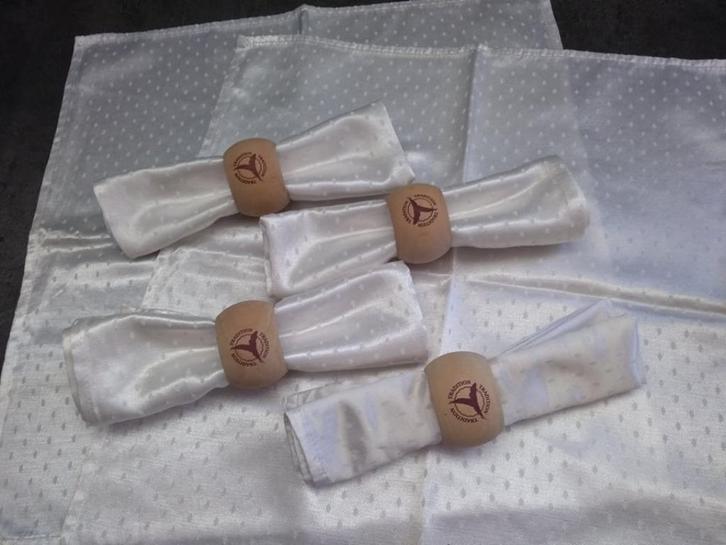 houten servetringen met witte stoffen servetten nieuw, Huis en Inrichting, Keuken | Textiel, Ophalen of Verzenden