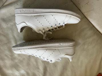 baskets full blanches Stan Smith taille 38.5 très bon état