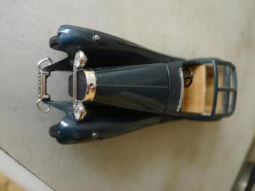 Voor verzamelaars. Set van 2 miniatuurauto's  beschikbaar voor biedingen